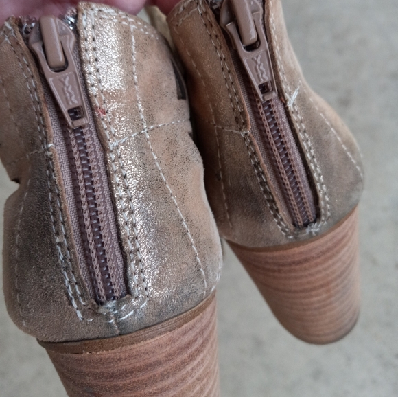 8 SÖFFT WESTWOOD 2 Metallic Gold Tan Lazer Cut Leather 2¾" Stacked Heel Booties - Picture 9 of 13